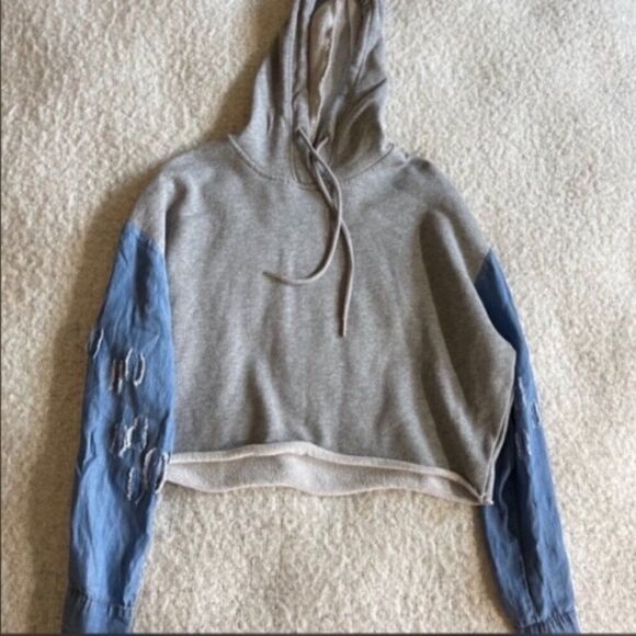 Kittenish Women's Cropped Hoodie Sweatshirt Distressed Sleeve size small - Picture 1 of 4